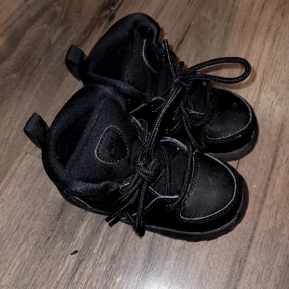 Nike Manoa toddler boots